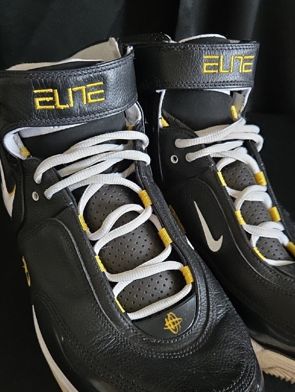 Rare Nike Air Max Elite Men’s High-Top Athletic Shoes - Black/White/Gold - Picture 7 of 10